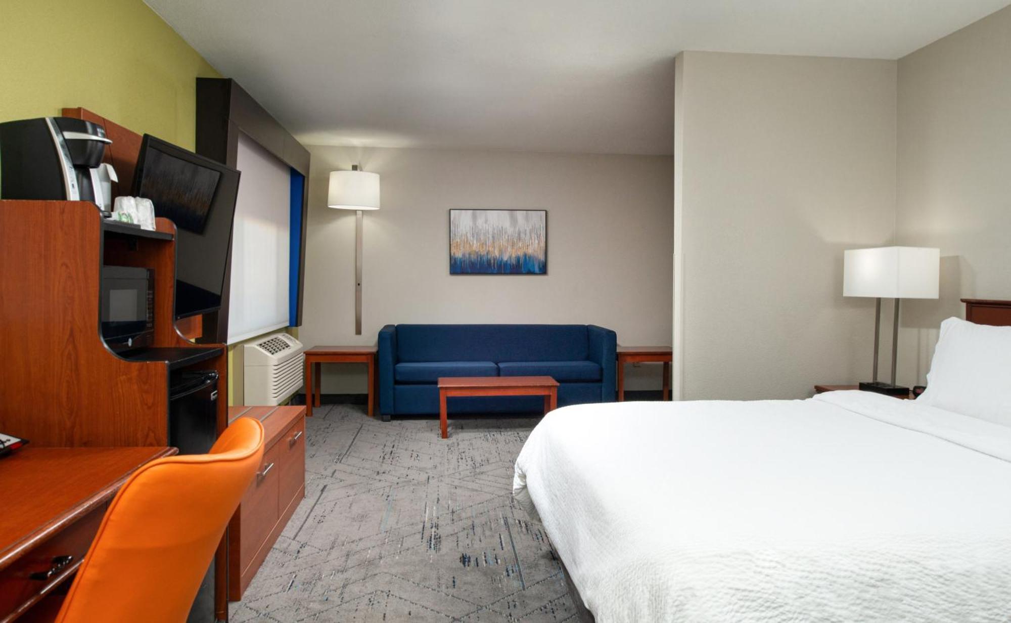 Standard King Room with Sofa Bed - Non-Smoking